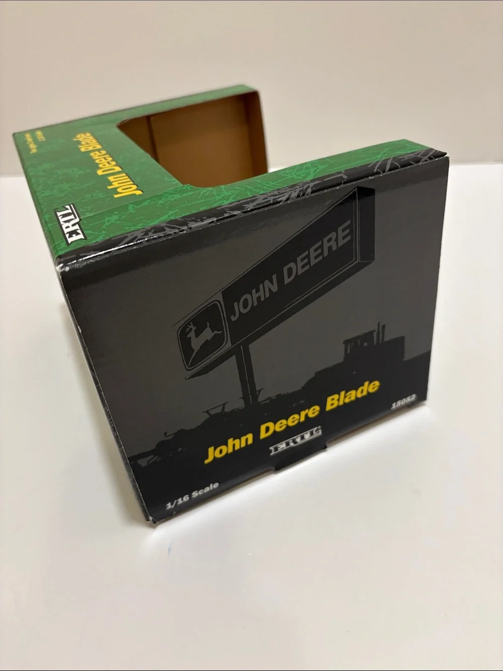 Ertl John Deere blade attachment. 1/16 scale.  Item 15052.